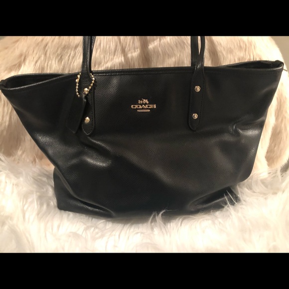 A bag - Picture 1 of 2